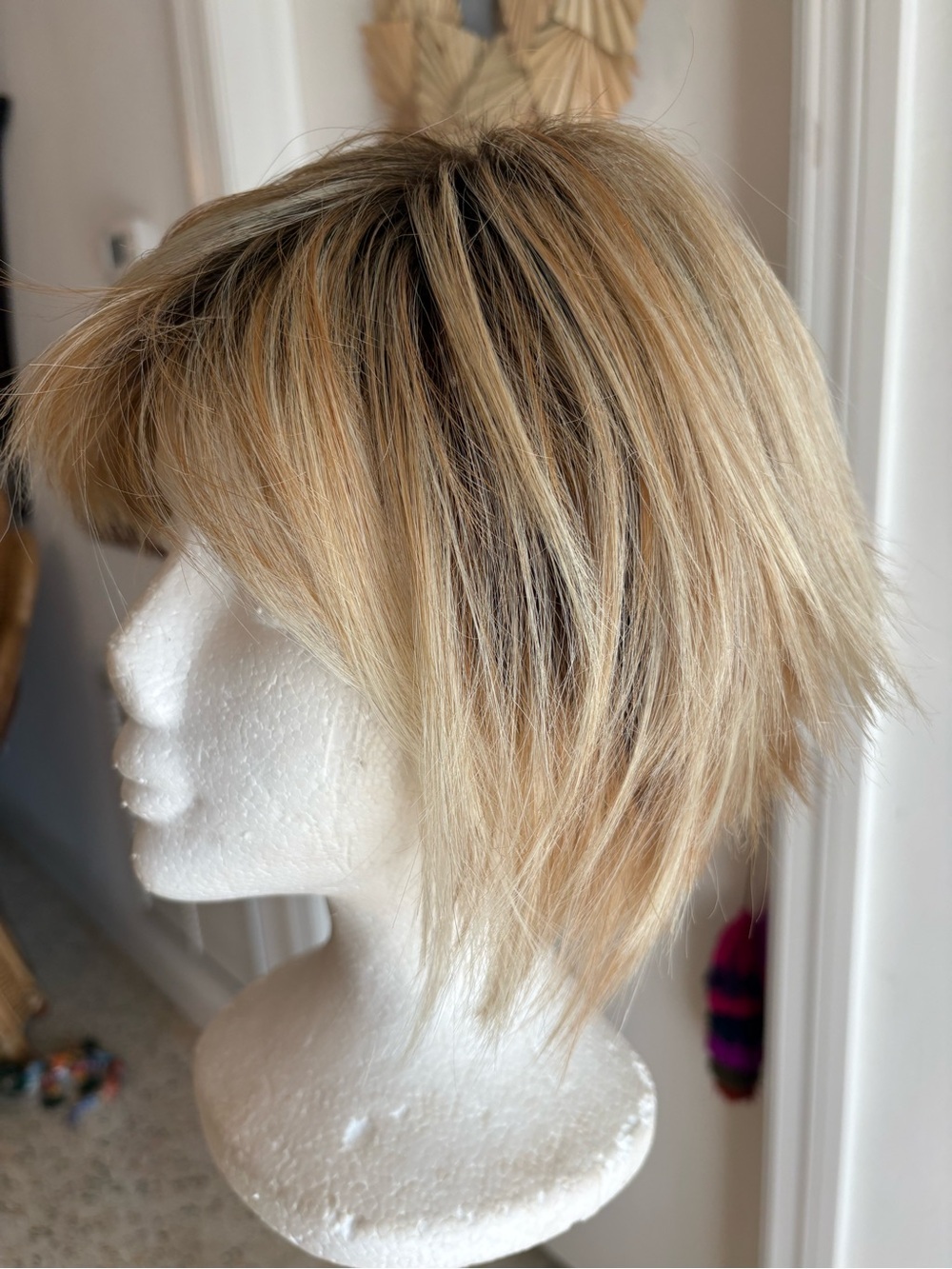 TONY BRATTIN FASHION FLAIR Short Blonde Rooted Shag. Heat Friendly Synthetic!